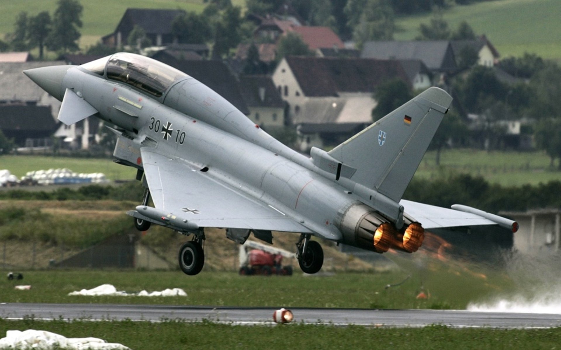 开云官网-大型跆拳道全国家庭联赛，家庭运动新体验，跆拳道全家福照片