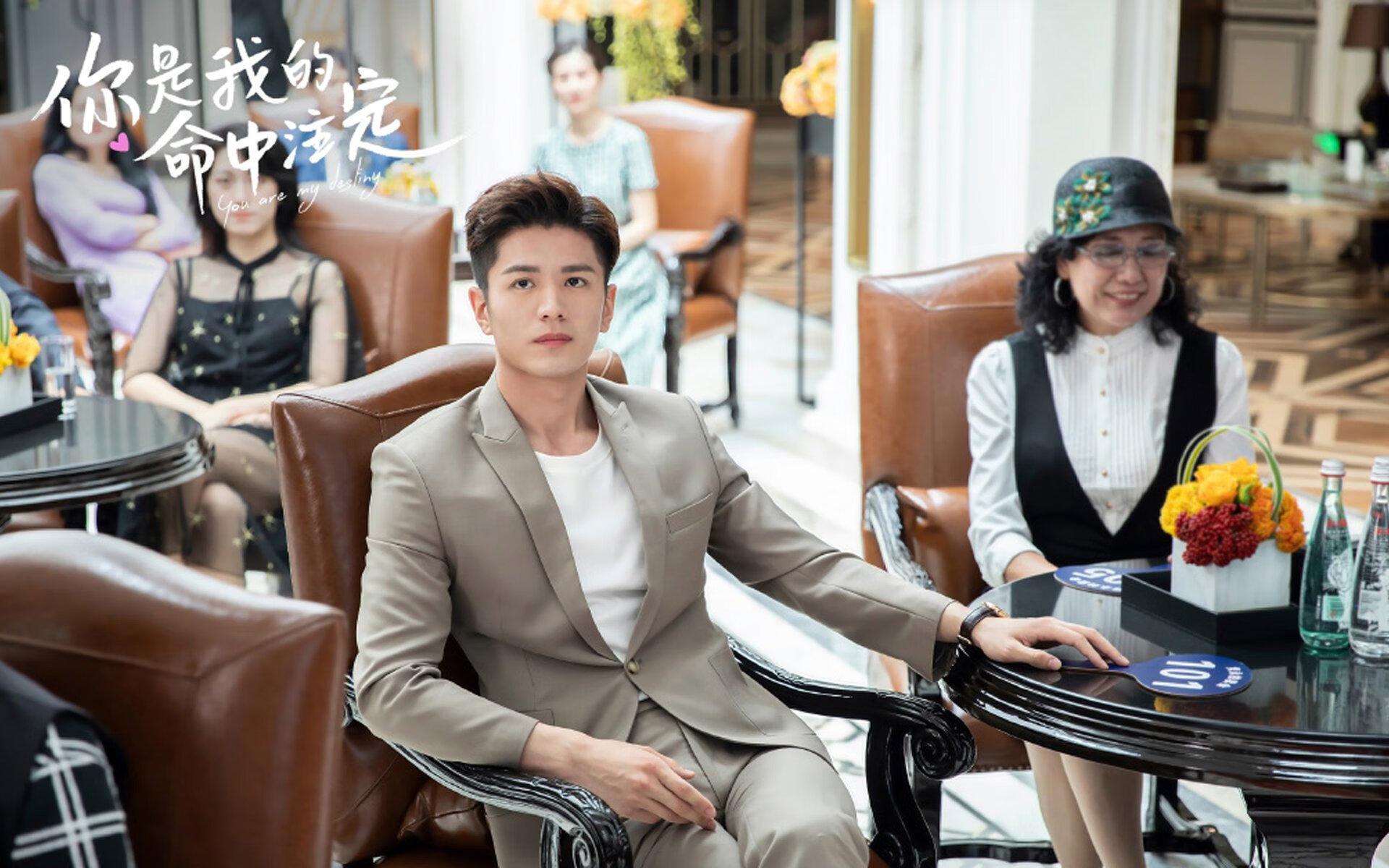 湖人力克雄鹿,詹眉组合合砍65分,湖人对雄鹿聚胜顽球汇