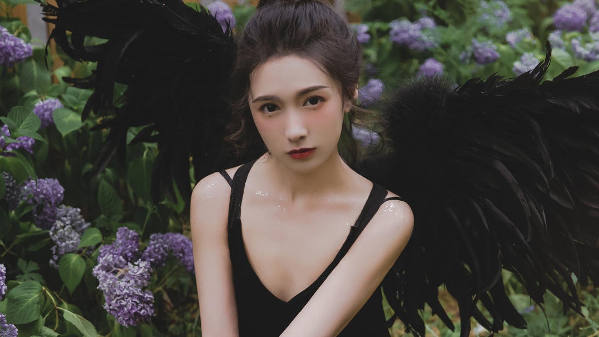 爵士三分球命中数创新高赢得掌声,爵士投三分的中锋